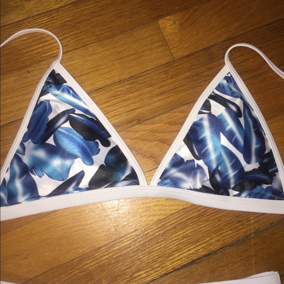 Brand new blue/white palm tree leaf bikini - Picture 2 of 3